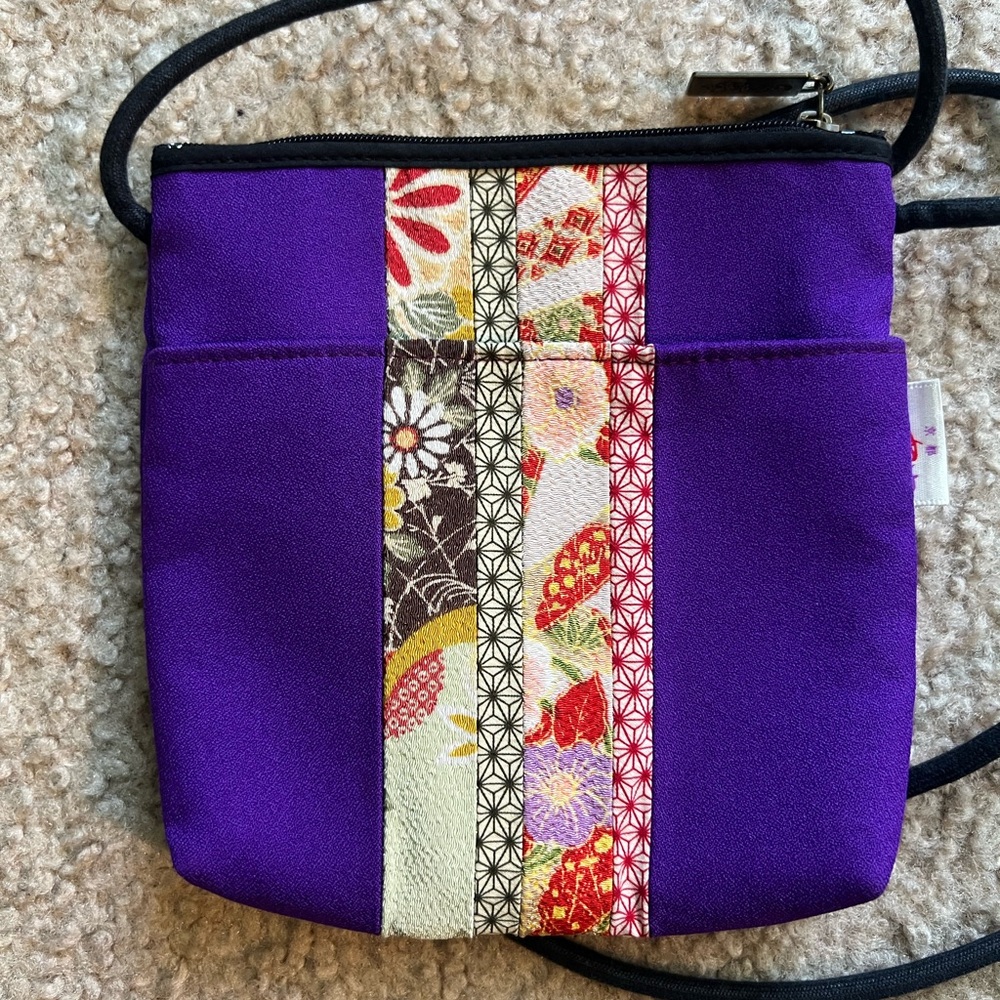 Kyoto Ichifuya Japanese Silk Kimono Crossbody Bag - Picture 3 of 6